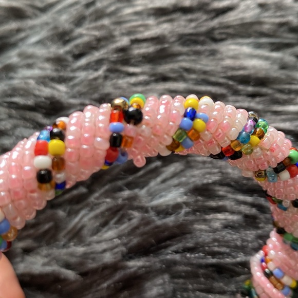 Pale Pink Spiral Colourful Beaded Bangle Bracelet - Picture 10 of 17